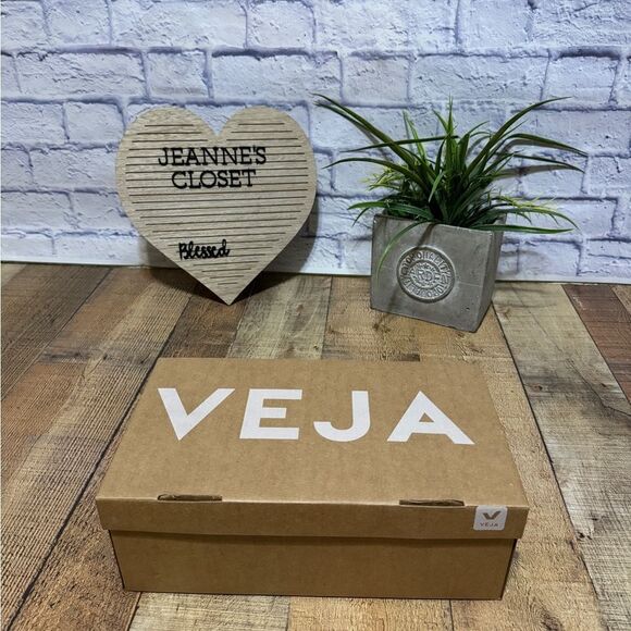 VEJA CAMPO CHROMEFREE LEATHER BLACK WHITE new with box main image 5
